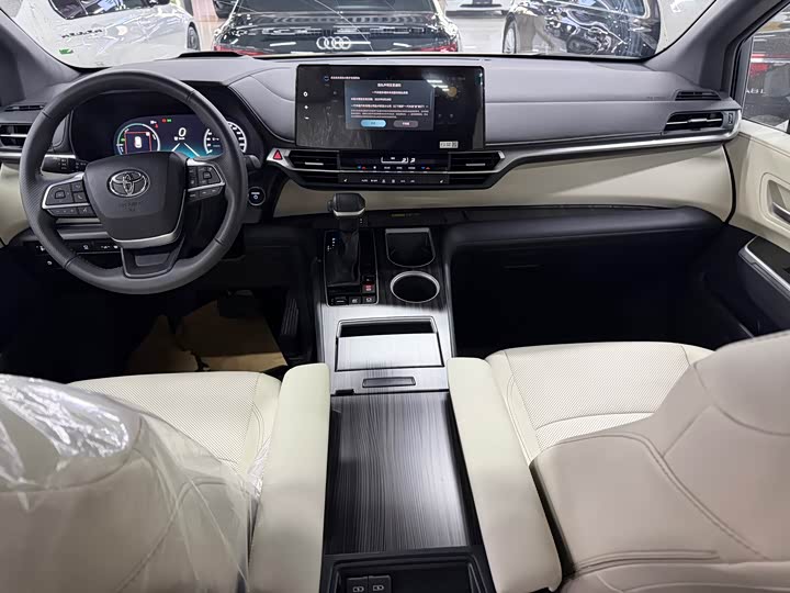 Toyota Granvia 2026 2026款 2.5L混动 尊爵ULTRA版