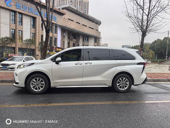 Toyota Granvia 2024 2024款 2.5L混动 舒适版