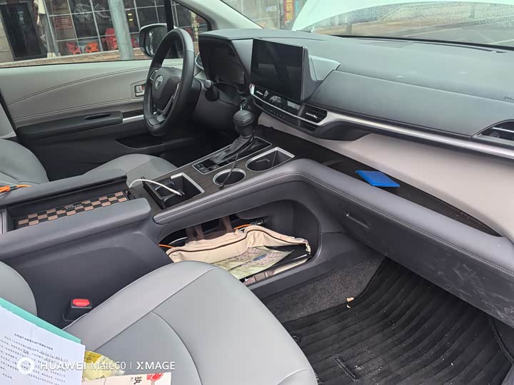 Toyota Granvia 2024 2024款 2.5L混动 舒适版