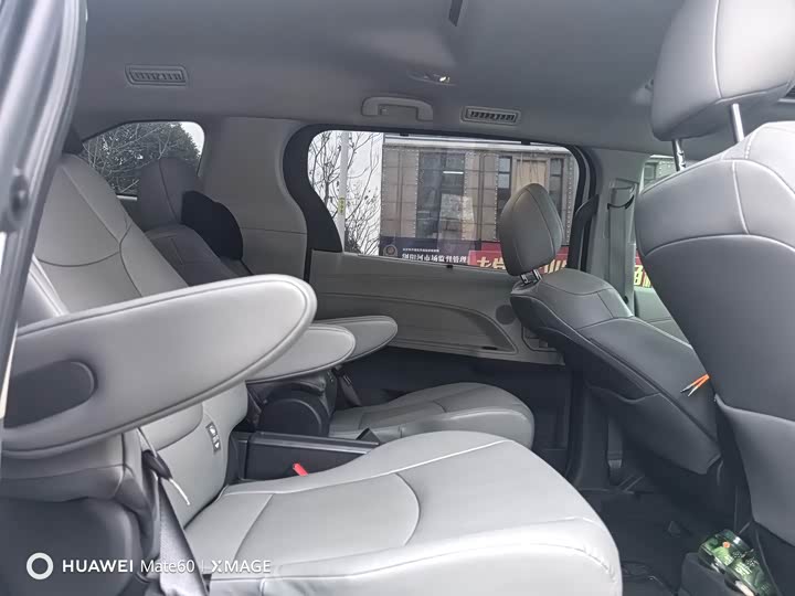 Toyota Granvia 2024 2024款 2.5L混动 舒适版