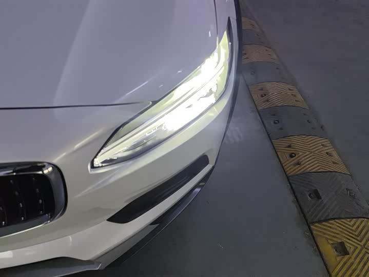 Volvo V90 2025 2025款 Cross Country B5 AWD 智远版