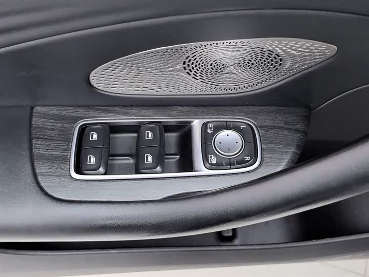 Roewe D7 2023 2023款 DMH 125km 旗舰版