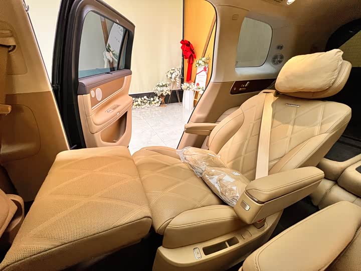 Aito M9 2025 2025款 增程 Ultra版 52kWh 6座版