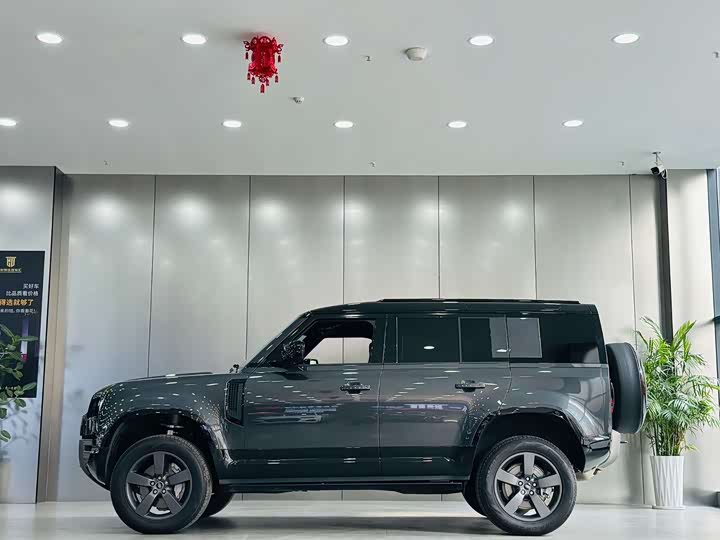 Land Rover Defender 2025 2025款 110 3.0T P400 X-Dynamic HSE
