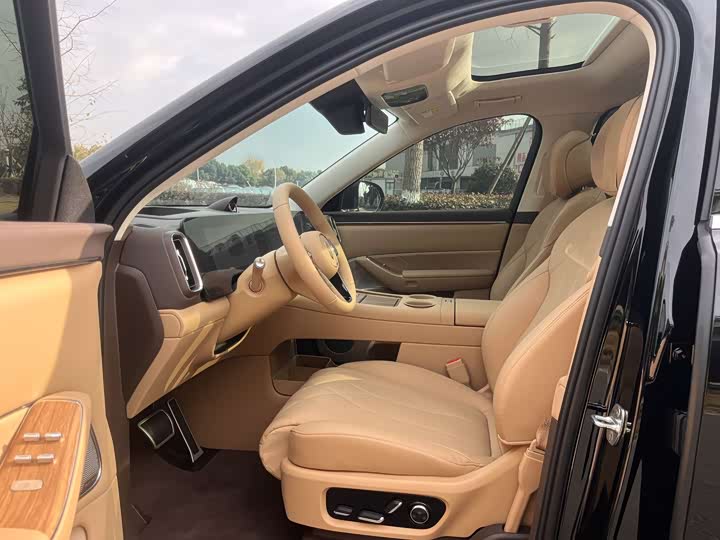 Aito M8 2025 2025款 增程 Ultra版 53.4kWh 6座版