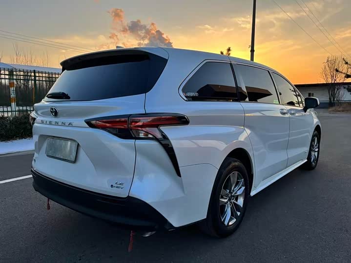 Toyota Sienna 2024 2024款 2.5L混动 舒适版