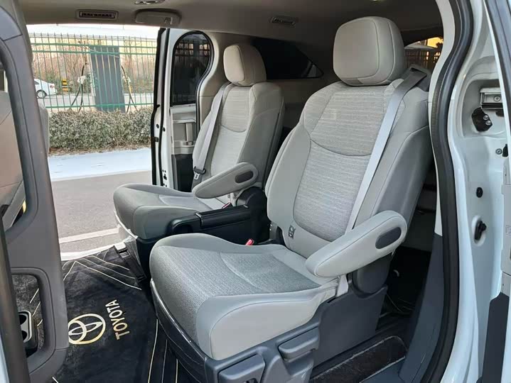 Toyota Sienna 2024 2024款 2.5L混动 舒适版