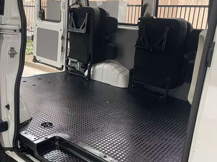 Maxus V80 2025 2025款 PRO傲运通 2.0T 手动短轴超低顶 7/8/9座