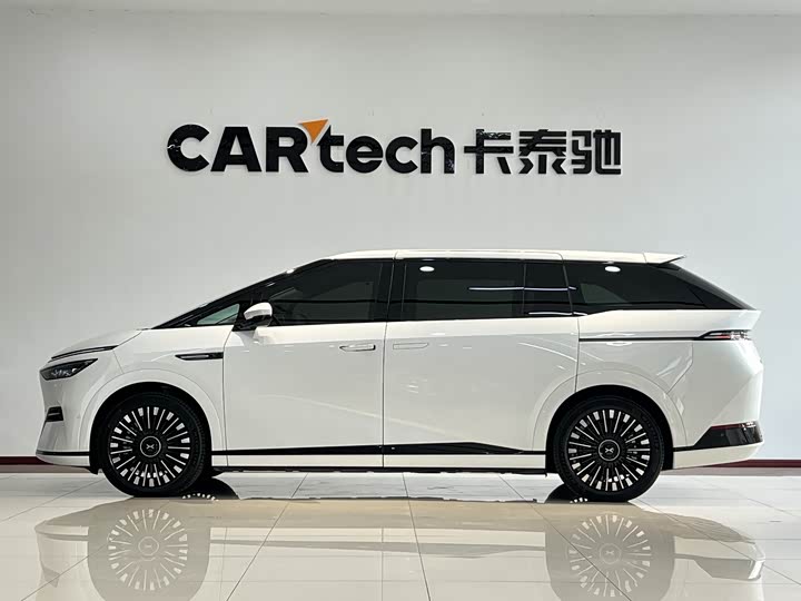 XPeng X9 2025 2025款 纯电 740超长续航 Max