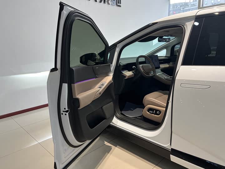 XPeng X9 2025 2025款 纯电 740超长续航 Max