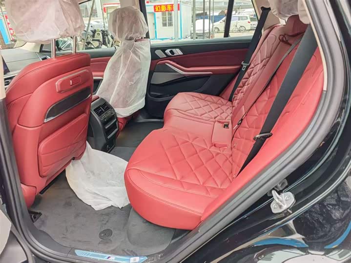 BMW X5 2026 2026款 xDrive 30Li 尊享型M运动曜夜套装