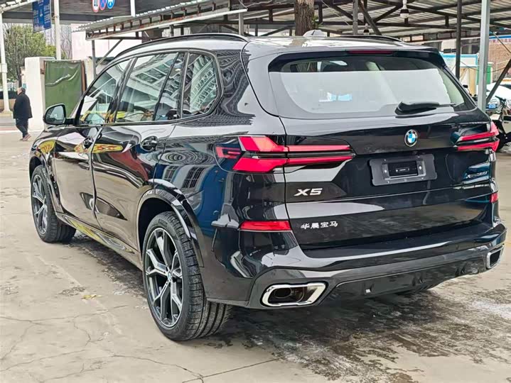 BMW X5 2026 2026款 xDrive 30Li 尊享型M运动曜夜套装