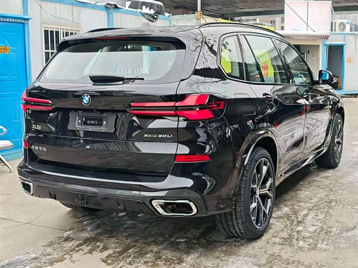 BMW X5 2026 2026款 xDrive 30Li 尊享型M运动曜夜套装