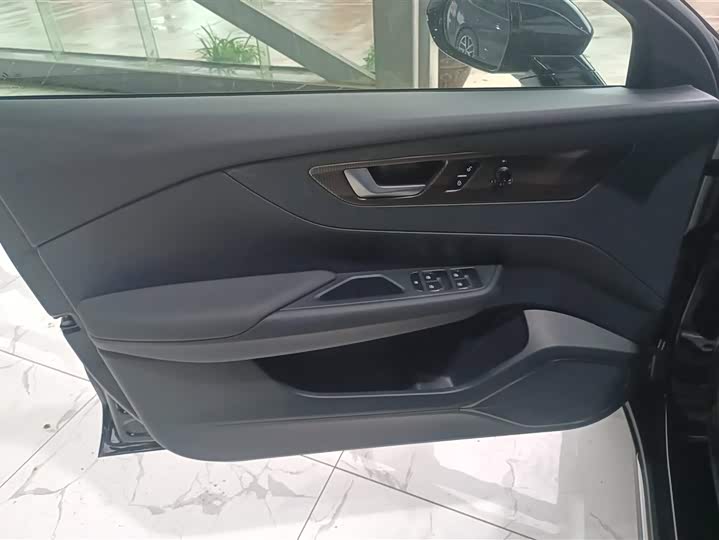 Hongqi E-QM5 2024 2024款 450km 出行版