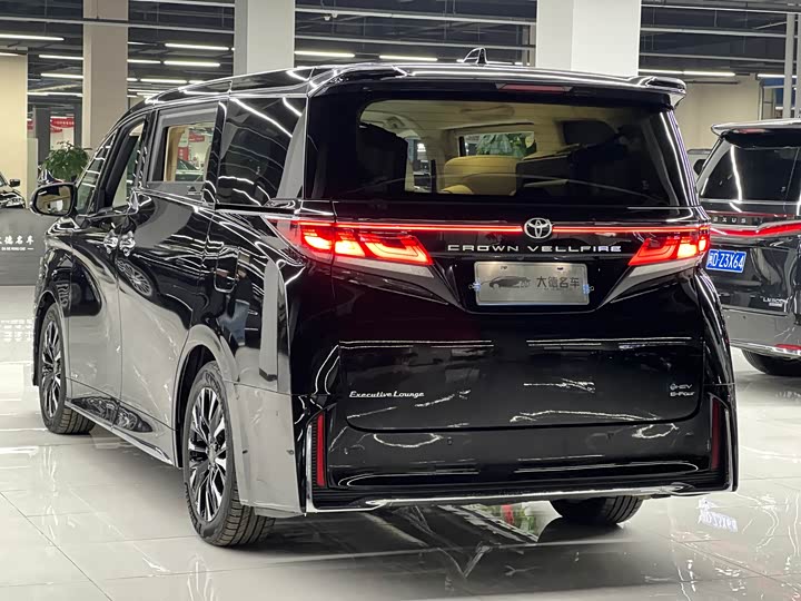 Toyota Vellfire 2024 2024款 皇冠 双擎 2.5L 至尊行政版