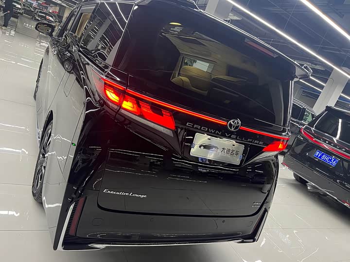 Toyota Vellfire 2024 2024款 皇冠 双擎 2.5L 至尊行政版