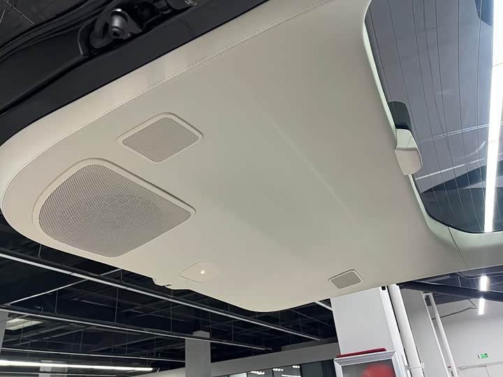 Toyota Vellfire 2024 2024款 皇冠 双擎 2.5L 至尊行政版