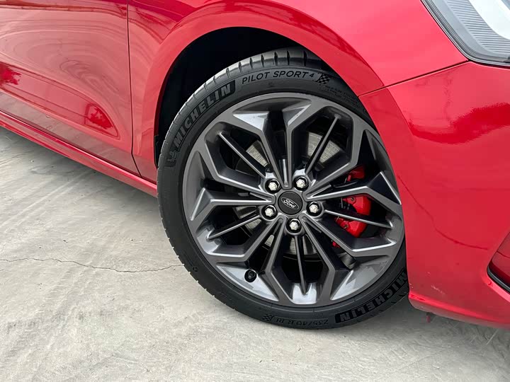 Ford Focus 2022 2022款 两厢 EcoBoost 180 自动ST Line