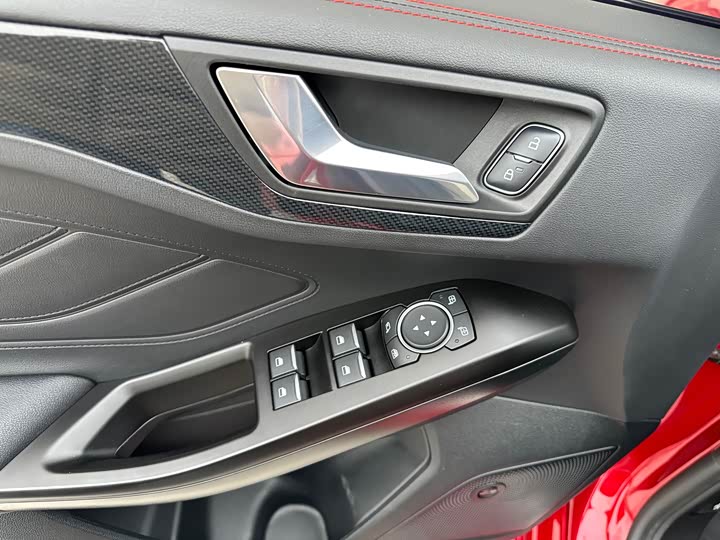 Ford Focus 2022 2022款 两厢 EcoBoost 180 自动ST Line