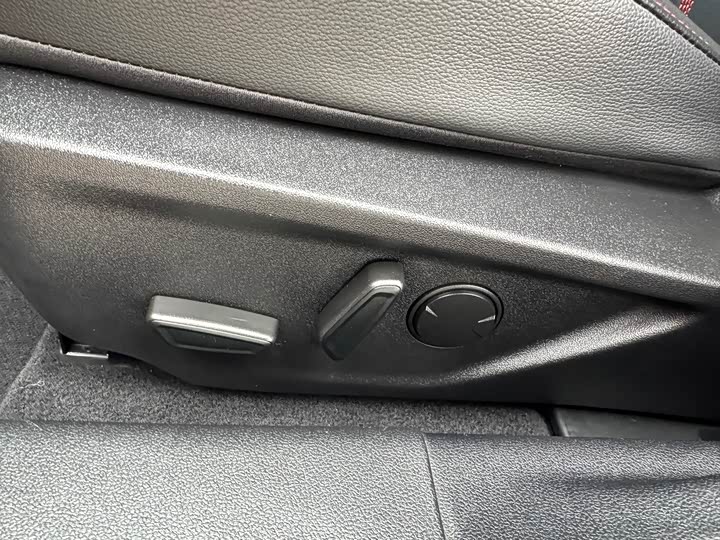 Ford Focus 2022 2022款 两厢 EcoBoost 180 自动ST Line