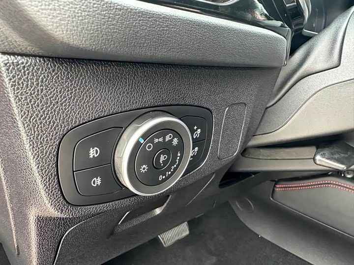 Ford Focus 2022 2022款 两厢 EcoBoost 180 自动ST Line