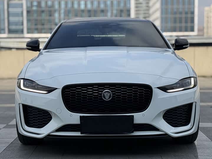 Jaguar XE L 2024 2024款 2.0T 250PS R-DYNAMIC S耀黑运动版