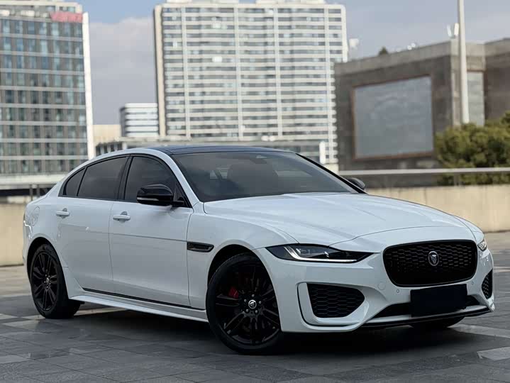 Jaguar XE L 2024 2024款 2.0T 250PS R-DYNAMIC S耀黑运动版