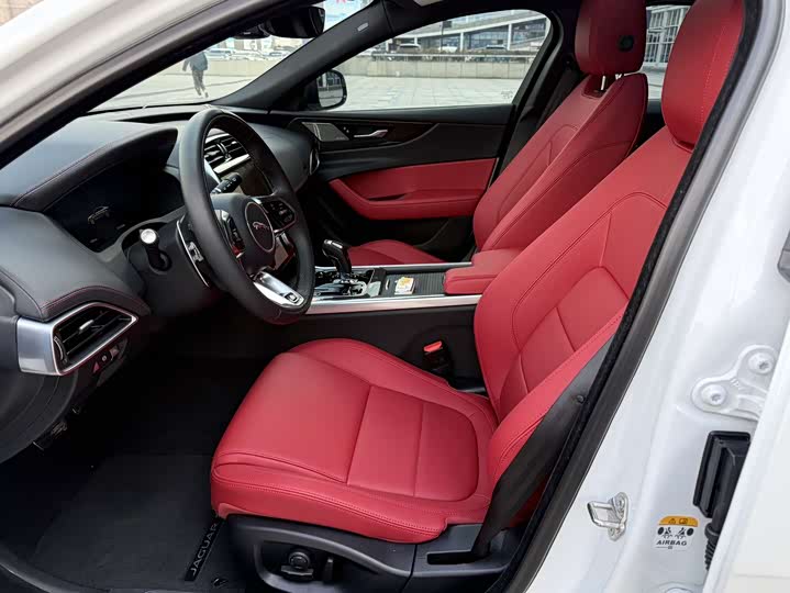 Jaguar XE L 2024 2024款 2.0T 250PS R-DYNAMIC S耀黑运动版