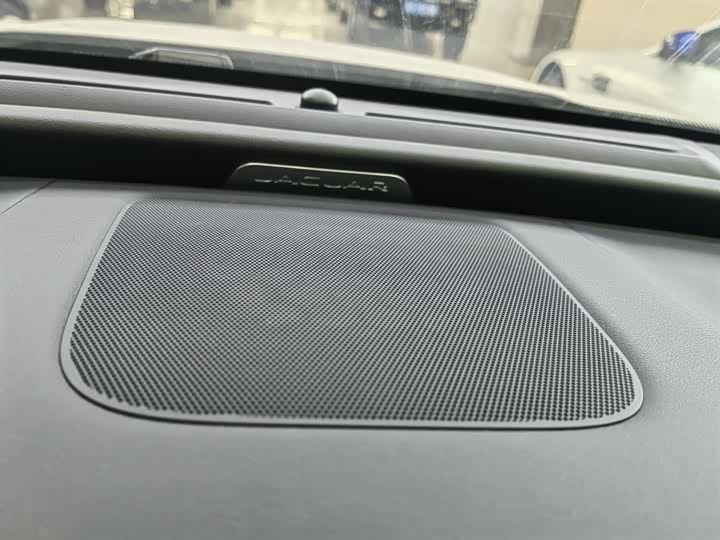 Jaguar XE L 2024 2024款 2.0T 250PS R-DYNAMIC S耀黑运动版