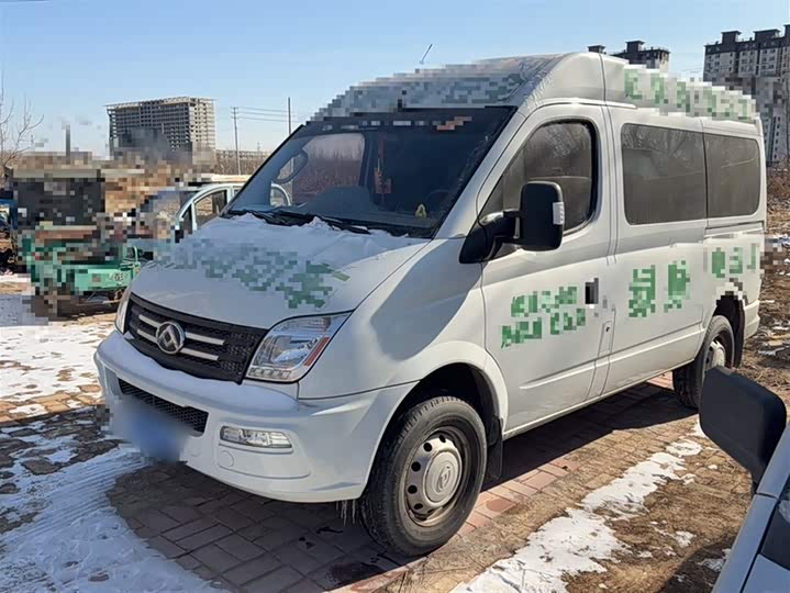 Maxus V80 2023 2023款 2.0T 手动经典傲运通短轴中顶5/6座