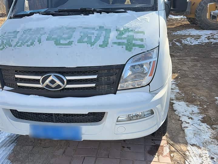 Maxus V80 2023 2023款 2.0T 手动经典傲运通短轴中顶5/6座