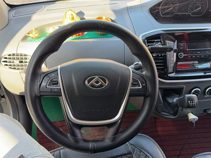 Maxus V80 2023 2023款 2.0T 手动经典傲运通短轴中顶5/6座