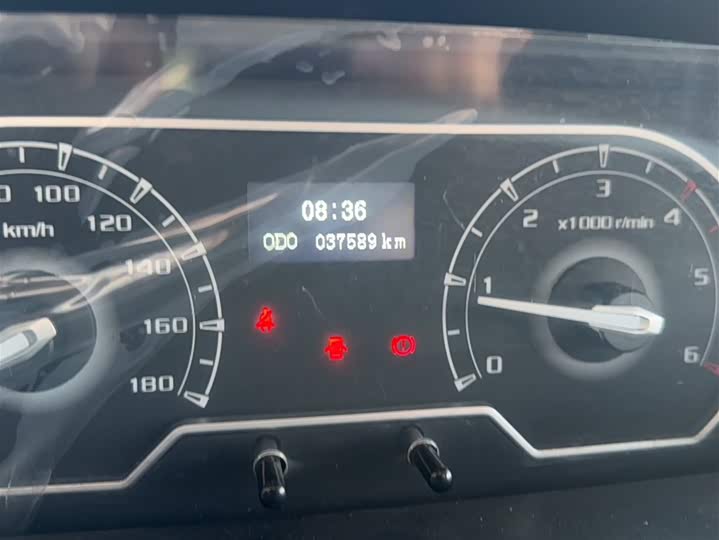 Maxus V80 2023 2023款 2.0T 手动经典傲运通短轴中顶5/6座