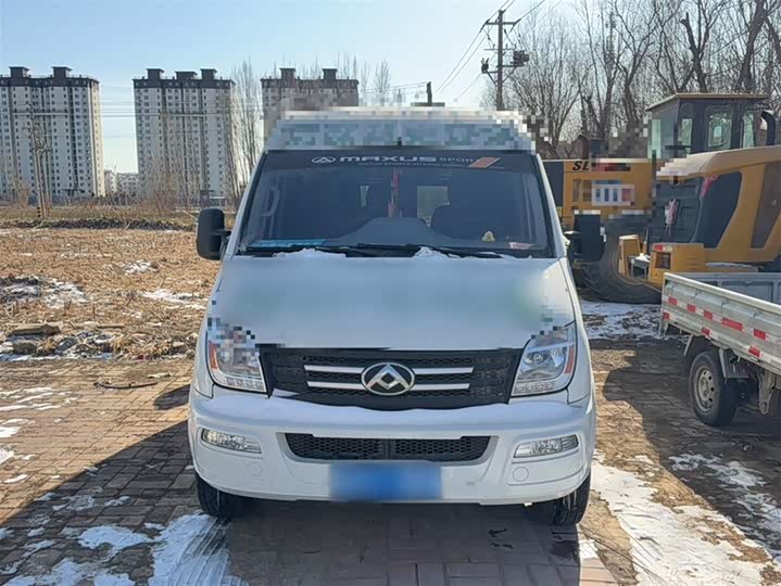 Maxus V80 2023 2023款 2.0T 手动经典傲运通短轴中顶5/6座