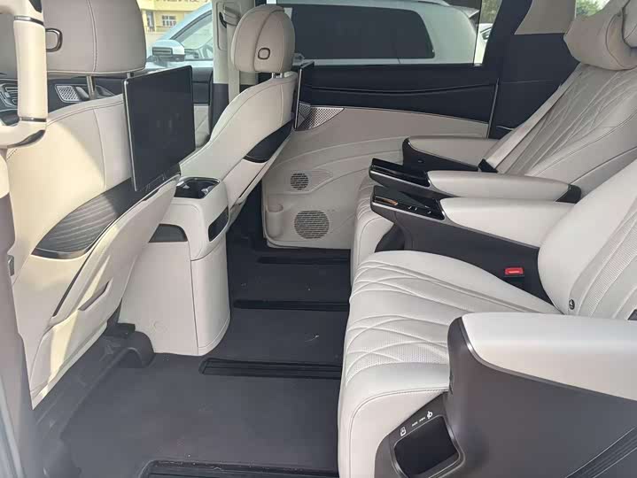 Denza D9 2025 2025款 DM-i 智驾版 1020 四驱旗舰型