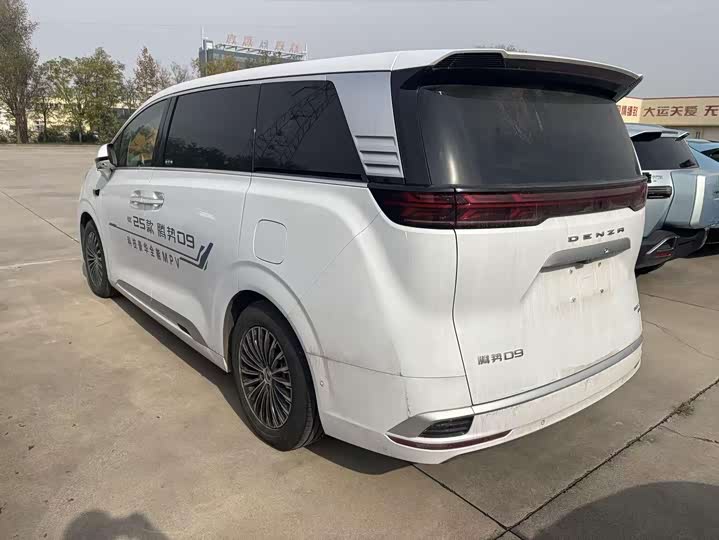 Denza D9 2025 2025款 DM-i 智驾版 1020 四驱旗舰型