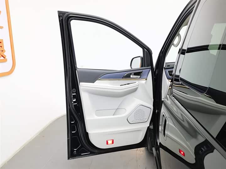 Dongfeng Forthing M7 2022 2022款 领爵款 2.0T 自动侯爵版