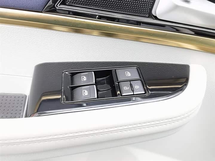 Dongfeng Forthing M7 2022 2022款 领爵款 2.0T 自动侯爵版