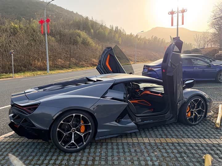 Lamborghini Revuelto 2023 2023款 6.5L PHEV标准版