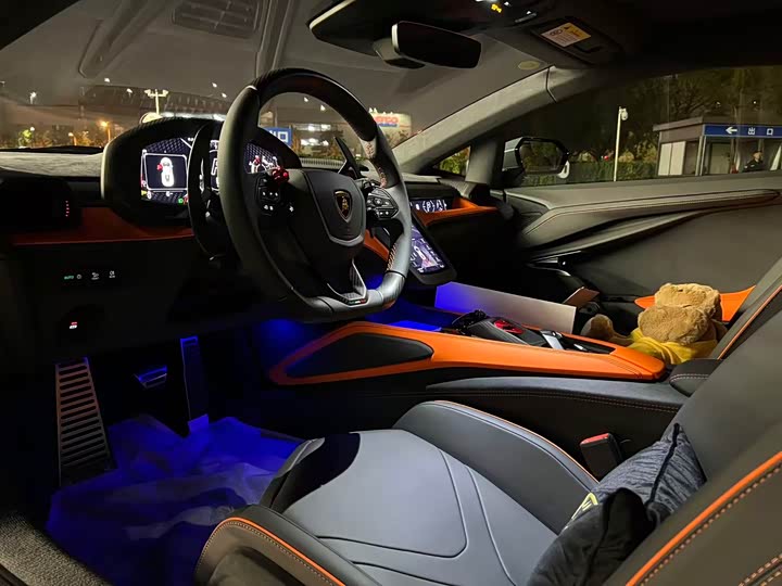 Lamborghini Revuelto 2023 2023款 6.5L PHEV标准版