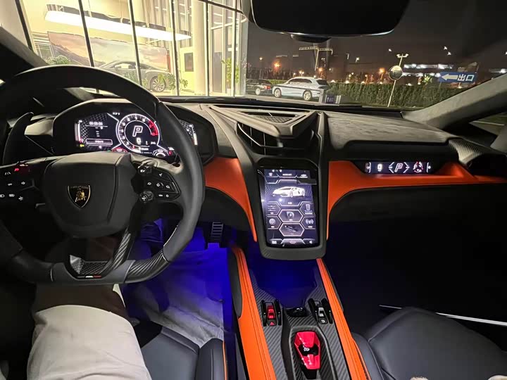 Lamborghini Revuelto 2023 2023款 6.5L PHEV标准版