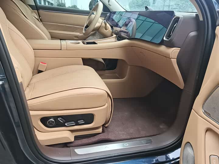 Aito M8 2025 2025款 增程 Max+版 53.4kWh 6座版