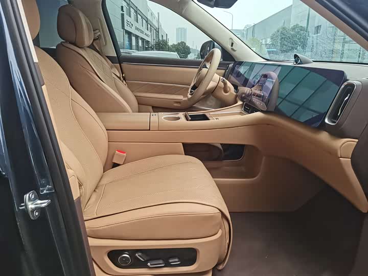 Aito M8 2025 2025款 增程 Max+版 53.4kWh 6座版