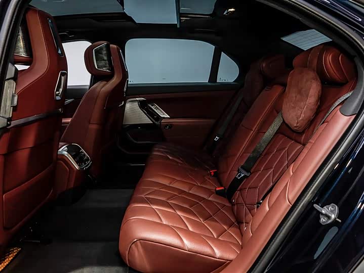 BMW i7 2023 2023款 eDrive50L 尊享M运动套装