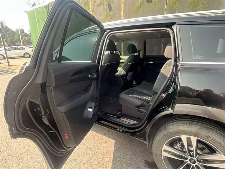 Audi Q6 2025 2025款 40 TFSI quattro 纪念版 羽林套装 7座