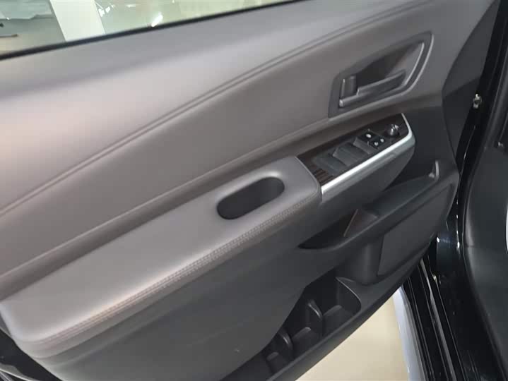 Toyota Granvia 2024 2024款 2.5L混动 豪华版