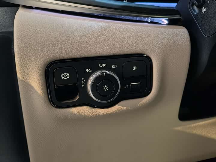 Mercedes-Benz V-Class 2024 2024款 V 300 L 长轴距豪华版