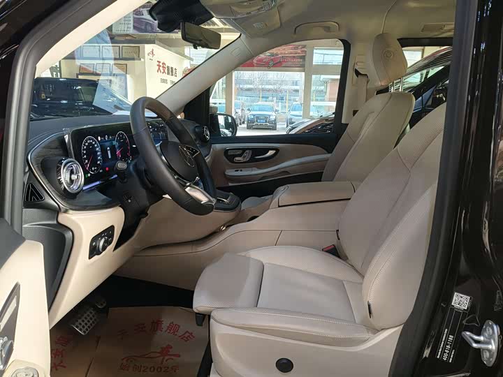 Mercedes-Benz V-Class 2024 2024款 V 300 L 长轴距豪华版