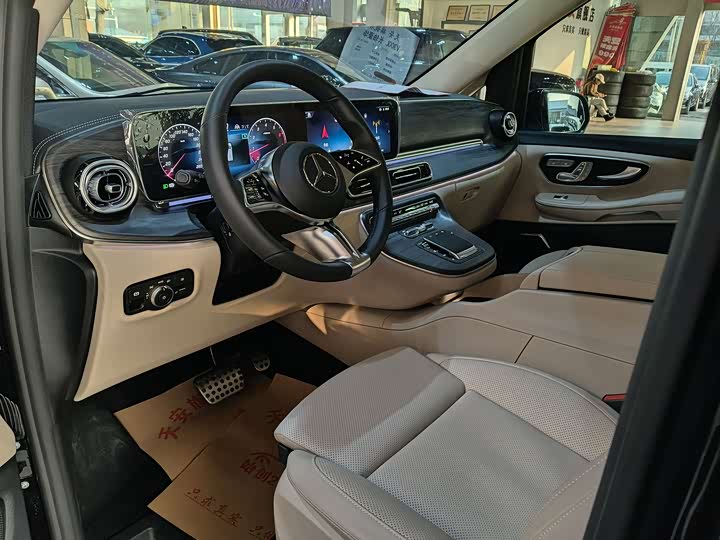 Mercedes-Benz V-Class 2024 2024款 V 300 L 长轴距豪华版