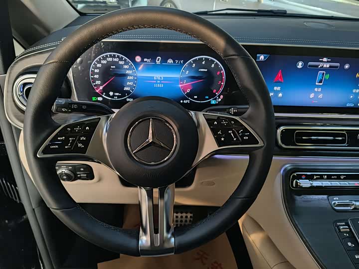 Mercedes-Benz V-Class 2024 2024款 V 300 L 长轴距豪华版